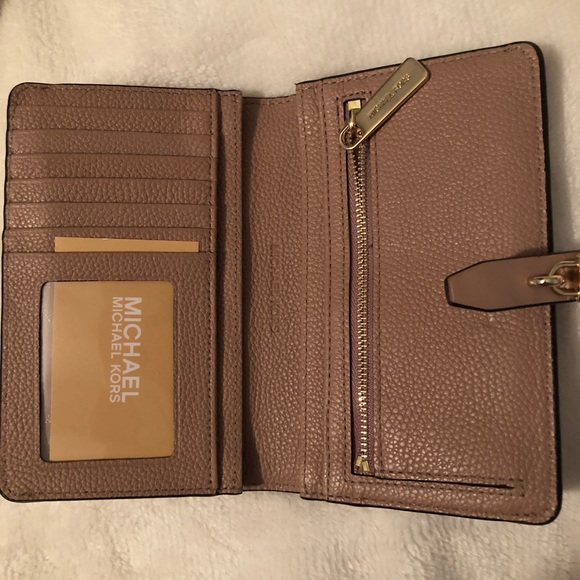 Michael Kors wallet - Picture 2 of 4